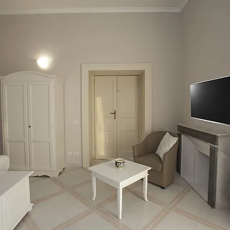 Palazzo Caracciolo Affittacamere 2*