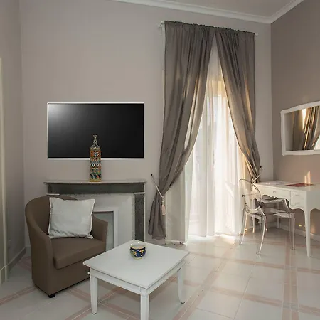 Palazzo Caracciolo Affittacamere 2*